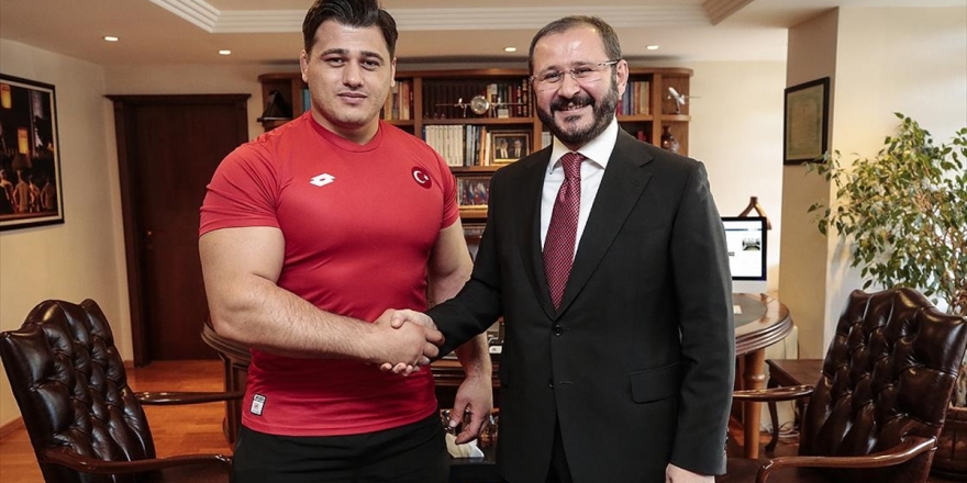 Dünya Şampiyonu Rıza Kayaalp Aa'yı Ziyaret Etti