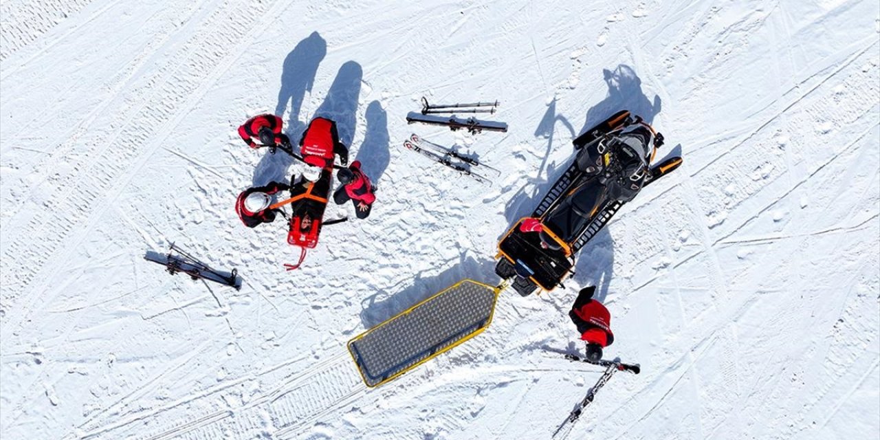 Jak Timleri Kayakseverlerin Güvenliği İçin Görev Başında