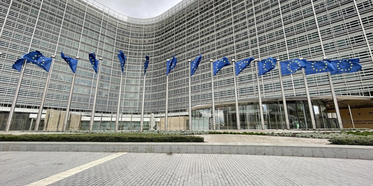 AB, Rus Kişi ve Kuruluşlara Yönelik Yaptırımları Uzattı