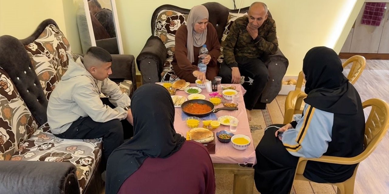 Batı Şeria'da İsrail Saldırıları Nedeniyle Evlerinden Edilen Filistinliler Ramazanı Buruk Geçiriyor
