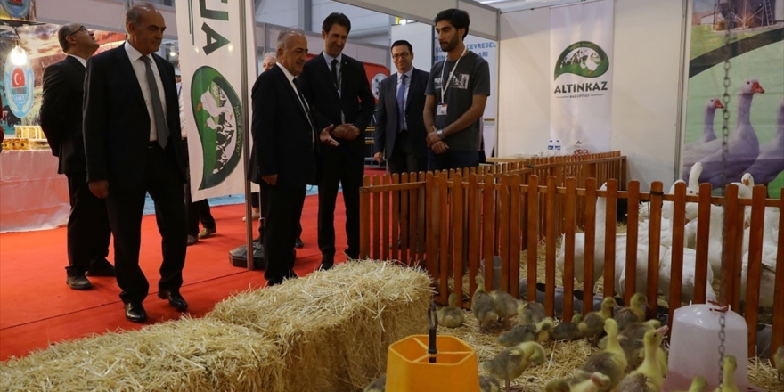 'Mobil Hayvan Hastanesi' Çiftçilerin İlgi Odağı Oldu