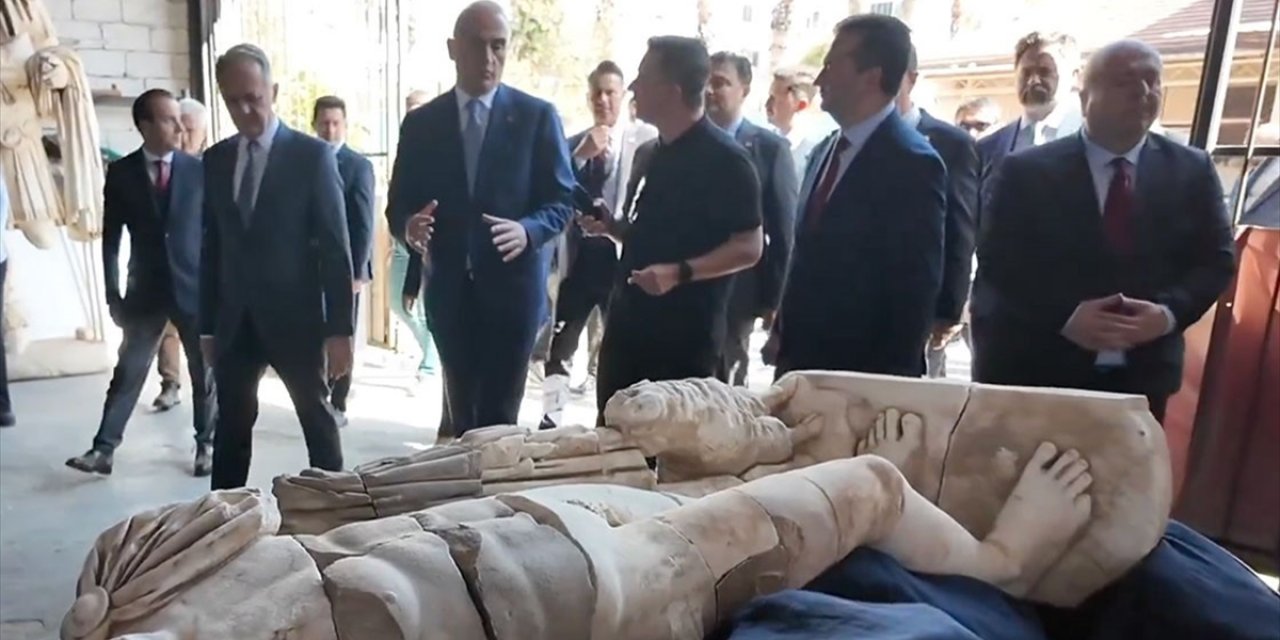 Bakan Ersoy, Aspendos'ta Bulunan Hermes Heykelini İnceledi