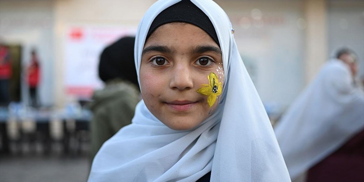 Türk Kızılaydan Suriye'ye Uzanan Yardım Eli Yetim Çocukların Yüzünü Güldürdü