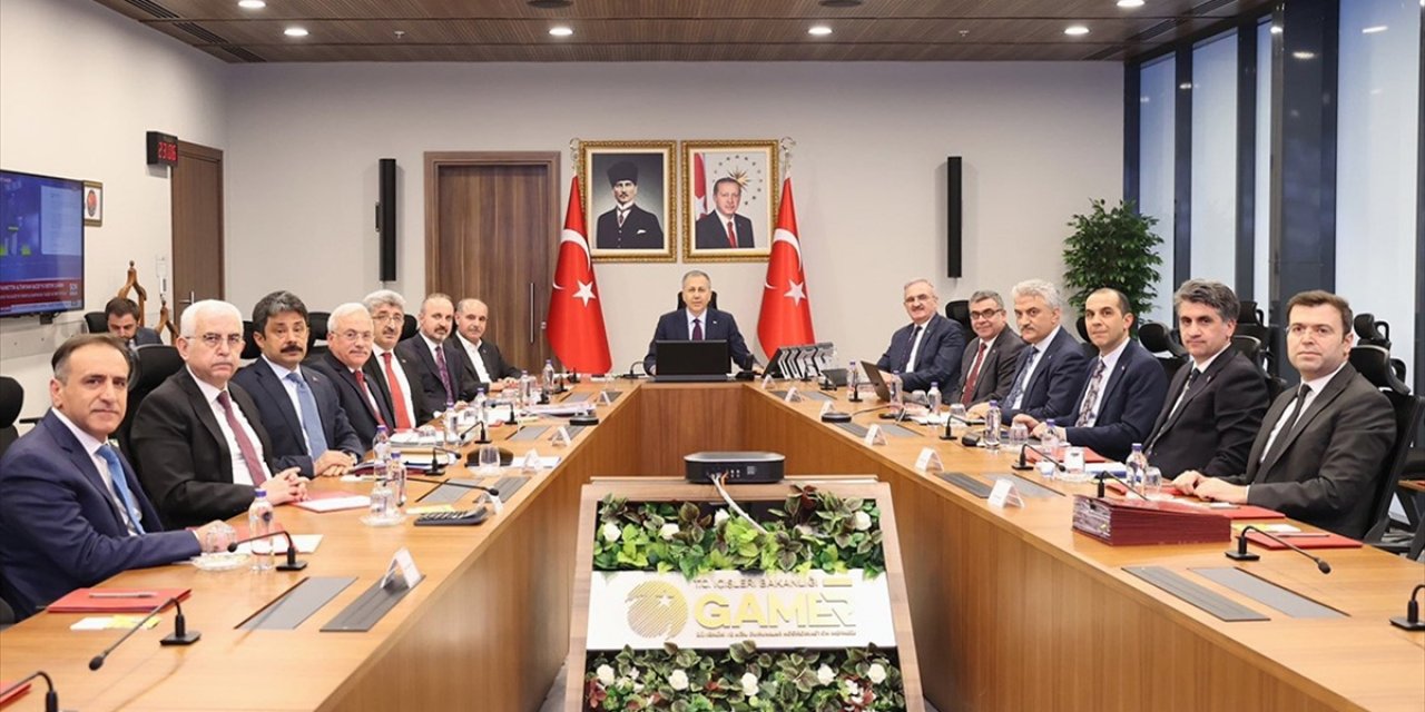 Bakan Yerlikaya Başkanlığında Sahipsiz Hayvan Konulu Video Konferans Toplantısı Yapıldı