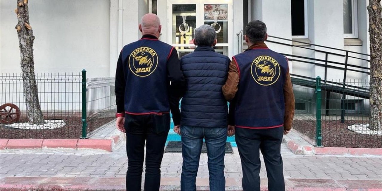 MİT Tırlarının Adana'da Durdurulduğu Dönemde İl Emniyet Müdürü Olan FETÖ Üyesi Yakalandı