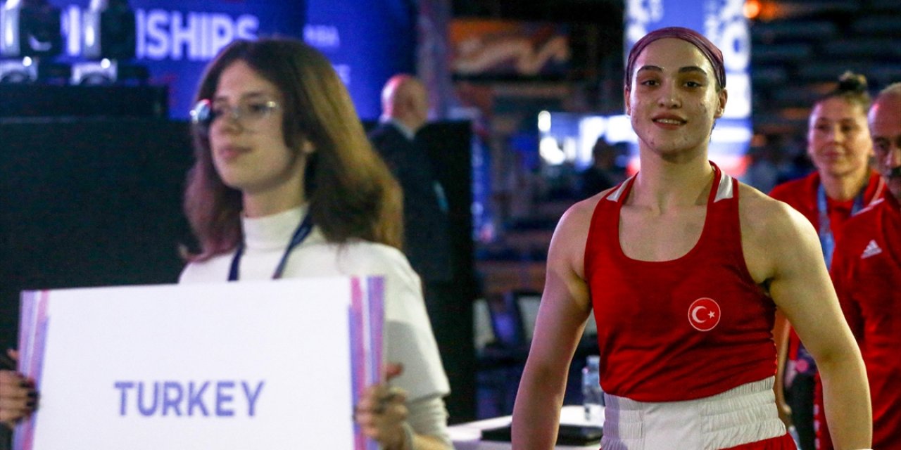 Milli Boksör Büşra Işıldar, Kadınlar Dünya Boks Şampiyonası'nda Gümüş Madalya Kazandı