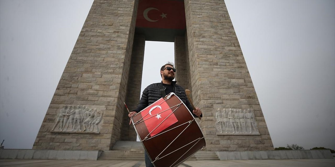 Tekirdağ'dan Çanakkale Zaferi İçin Davul Çalarak Yola Çıkan Müzisyen Şehitler Abidesi'ne Ulaştı