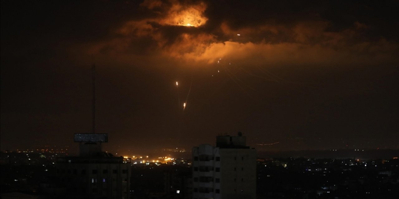 Husiler: İsrail'de Nevatim Hava Üssü'nü Balistik Füzeyle Vurduk