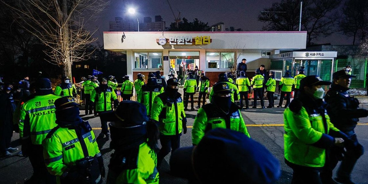 Güney Kore'de Yoon'un Azil Davasının Karar Gününde Seul'de 14 Bin Polis Konuşlandırılacak