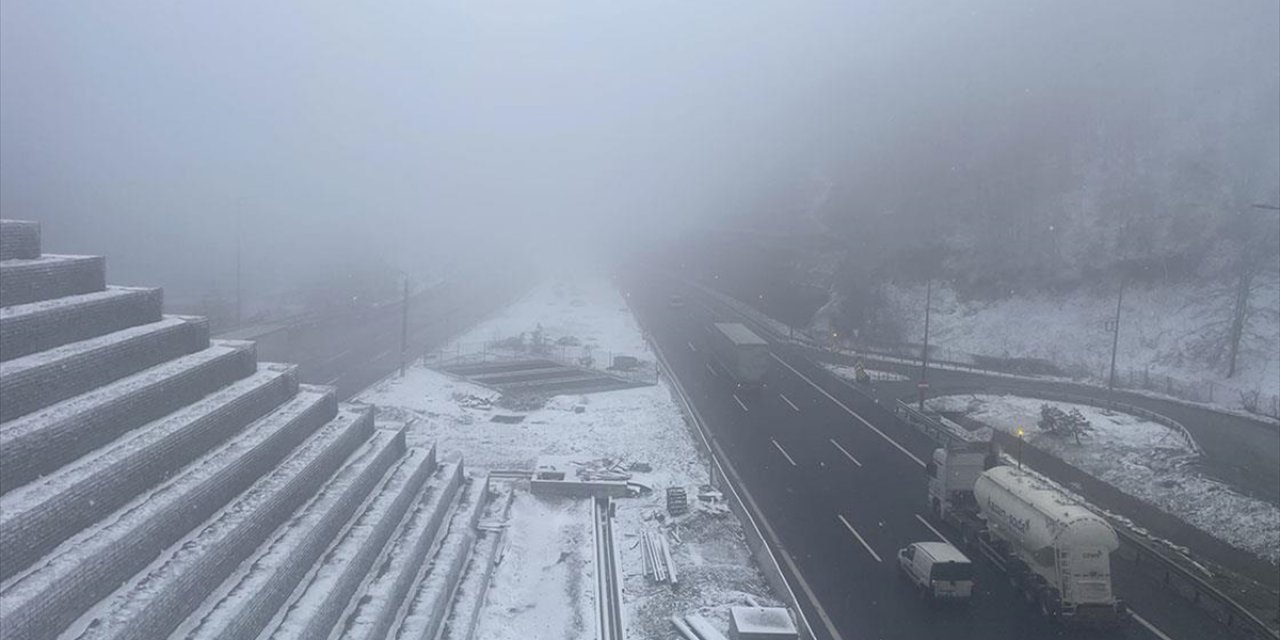 Bolu Dağı'nda Kar Yağışı Sürüyor
