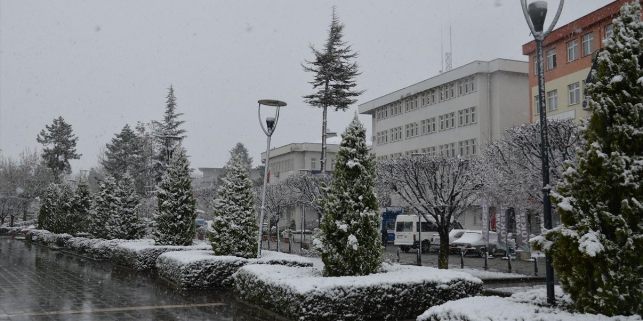 Bazı İllerde Soğuk Hava ve Kar Yağışı Etkili Oluyor