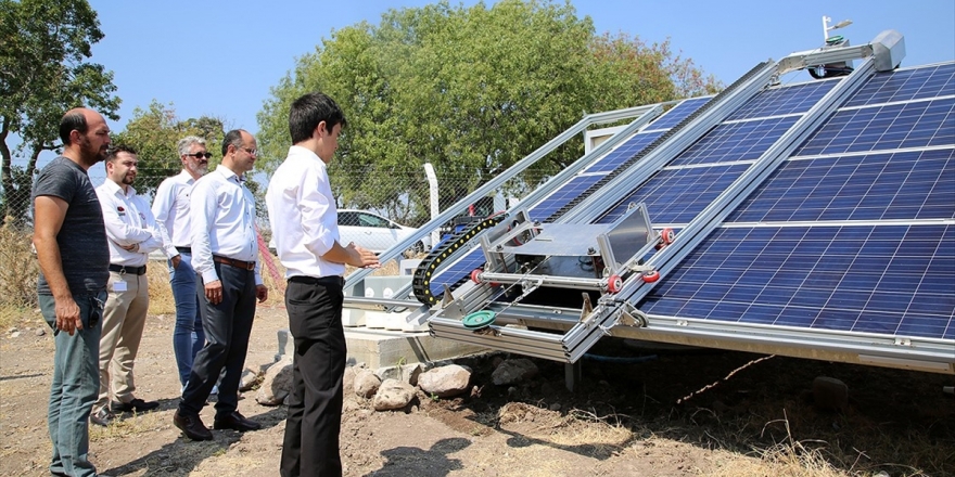 Güneş Panellerini Robot Temizleyecek