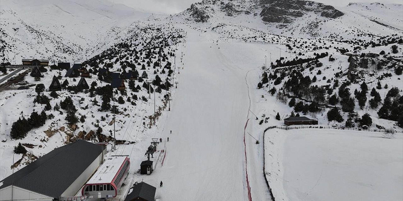 Kayak Merkezlerinde En Fazla Kar Kalınlığı 137 Santimetreyle Ergan'da Ölçüldü