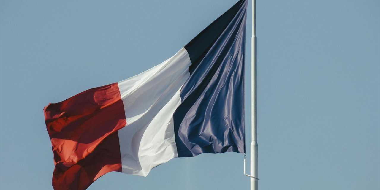 Fransa'da Silahlı Çatışmalar Dahil Acil Durumlar İçin Hayatta Kalma Kılavuzu Dağıtılması Planlanıyor