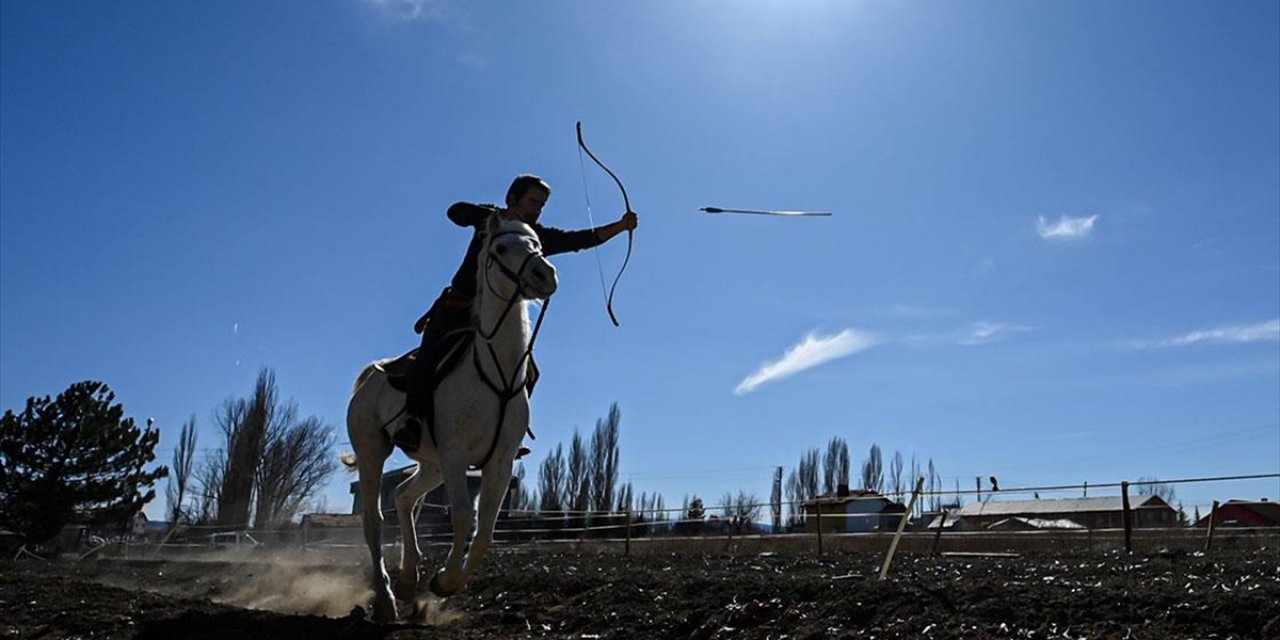 Gelenekselden Moderne Uzanan Bir Tutku: "Atlı Okçuluk"