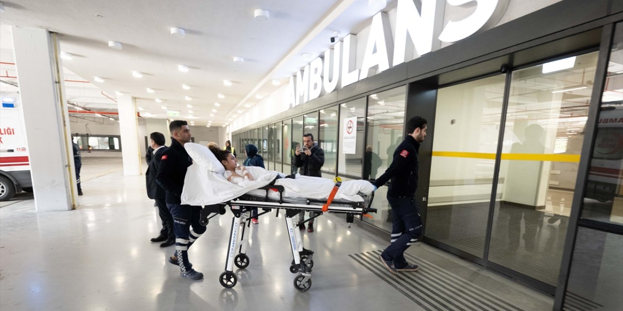 Kuzey Makedonya'daki Yangında Ağır Yaralanan 3 Kişi Ambulans Uçakla İstanbul'a Getirildi