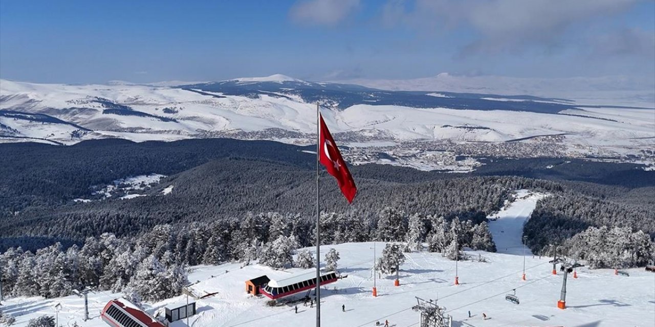 İranlı Turistler Nevruz Tatilini Sarıkamış Kayak Merkezi'nde Geçiriyor