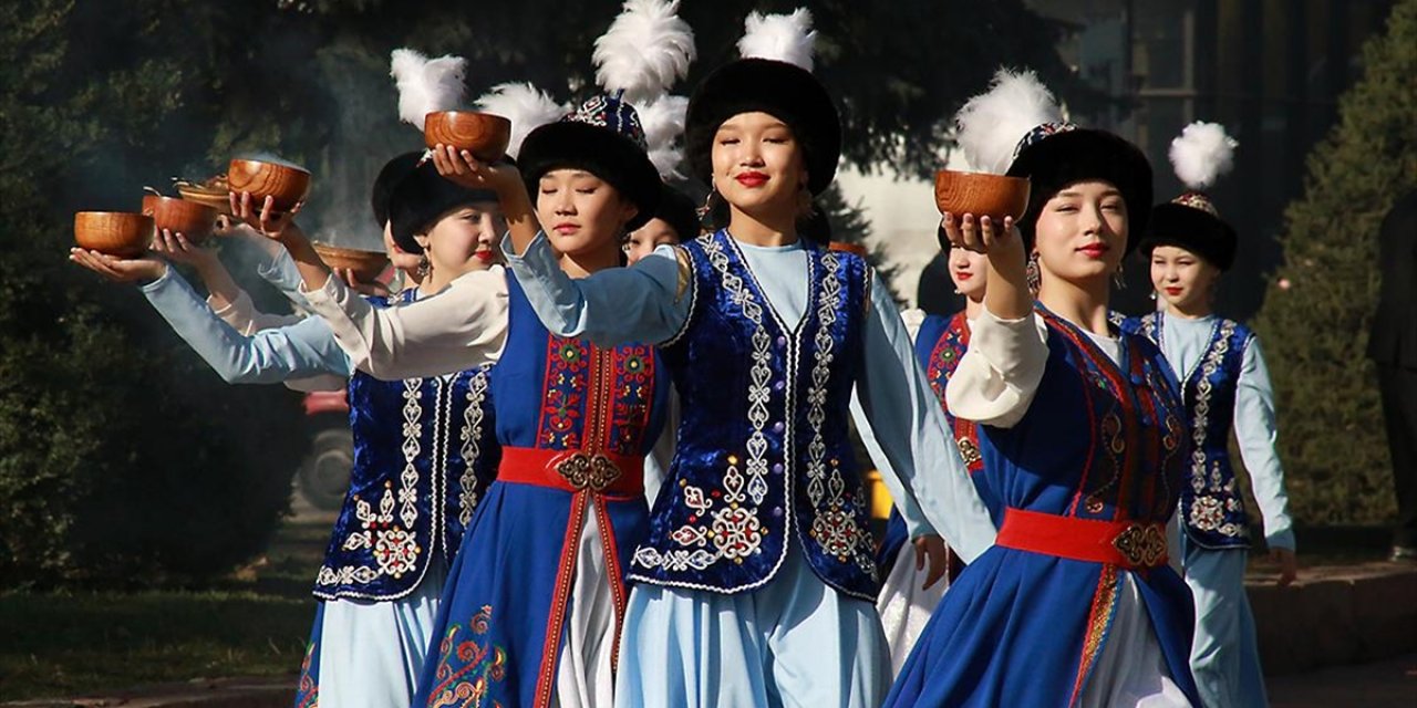 Kırgızistan ve Özbekistan'da Baharın Gelişini Simgeleyen Nevruz Bayramı Kutlanıyor