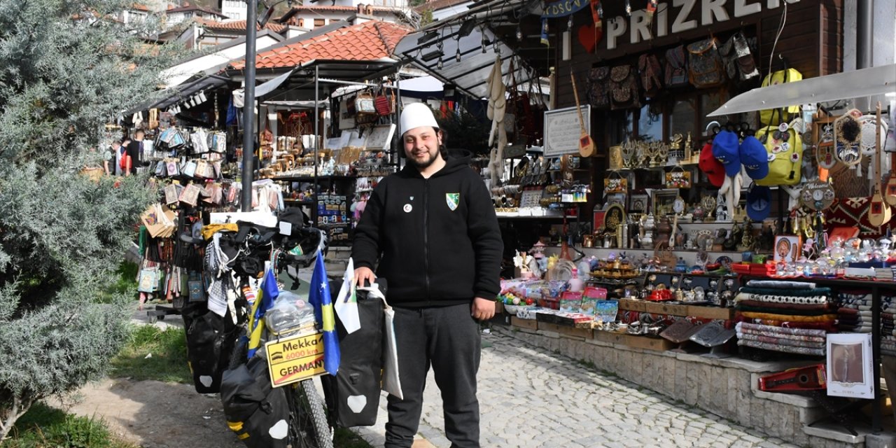 Almanya'dan Bisikletle Hac Yolculuğuna Çıkan Türk Genci, Prizren'e Geldi