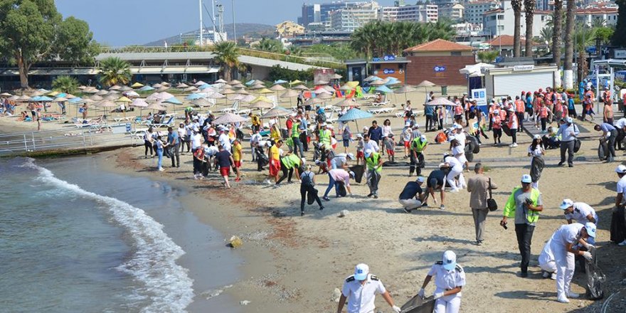 KUŞADASI KIYILARINDA TEMİZLİK
