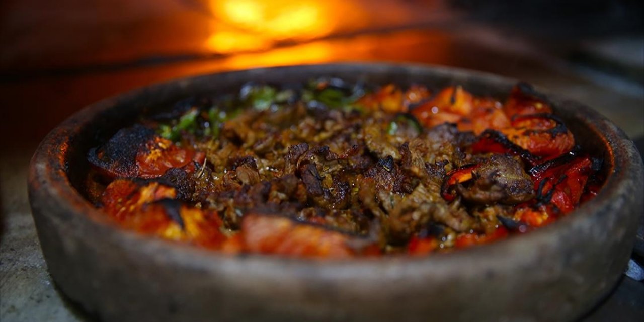 Kahramanmaraş'ta İftar Sofralarının Ana Yemeği: "Eli Böğründe"