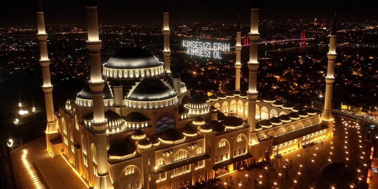 Kadir Gecesi Dualarla İdrak Edildi