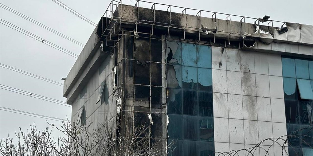 Başakşehir'de Sanayi Sitesindeki İş Yerinde Çıkan Yangın Söndürüldü