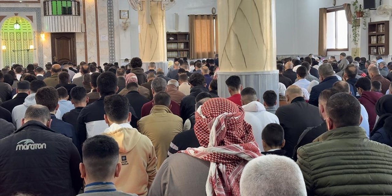 Suriye'de Baas Rejiminin Yıkılmasının Ardından İlk Bayram Namazı Kılındı