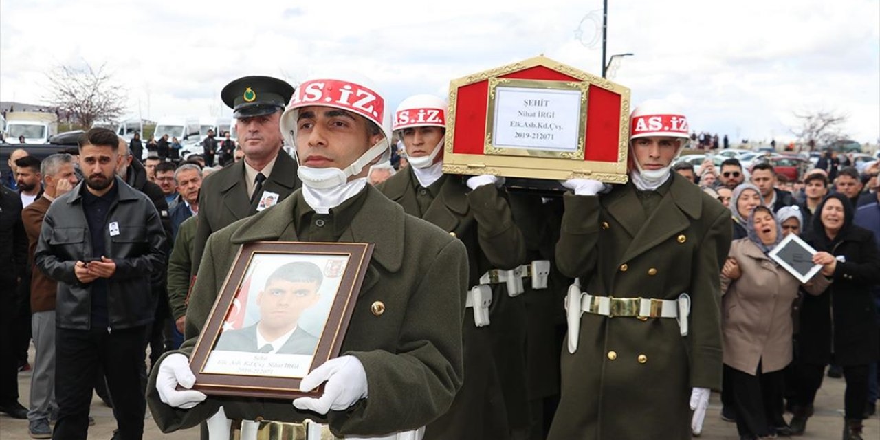 Şehit Astsubay Kıdemli Çavuş İrgi'nin Cenazesi, Memleketi Sivas'ta Toprağa Verildi