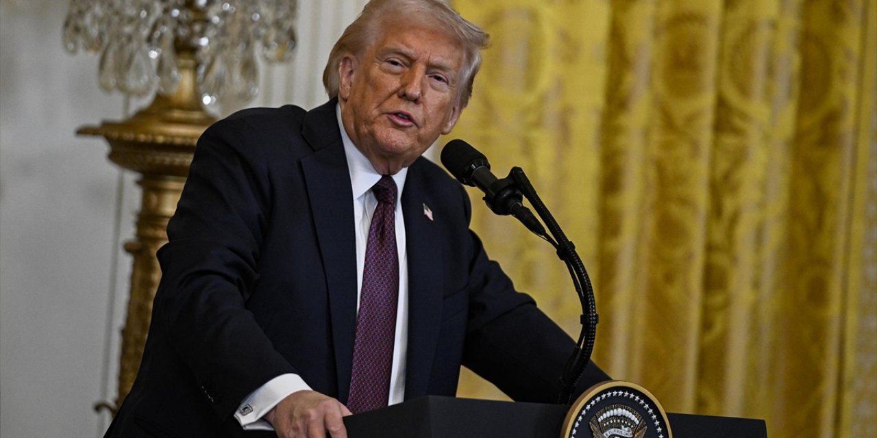 Trump, Üçüncü Dönem İçin Adaylığına İzin Verilmesi Durumunda Obama'yla Yarışmayı "Çok İstiyor"