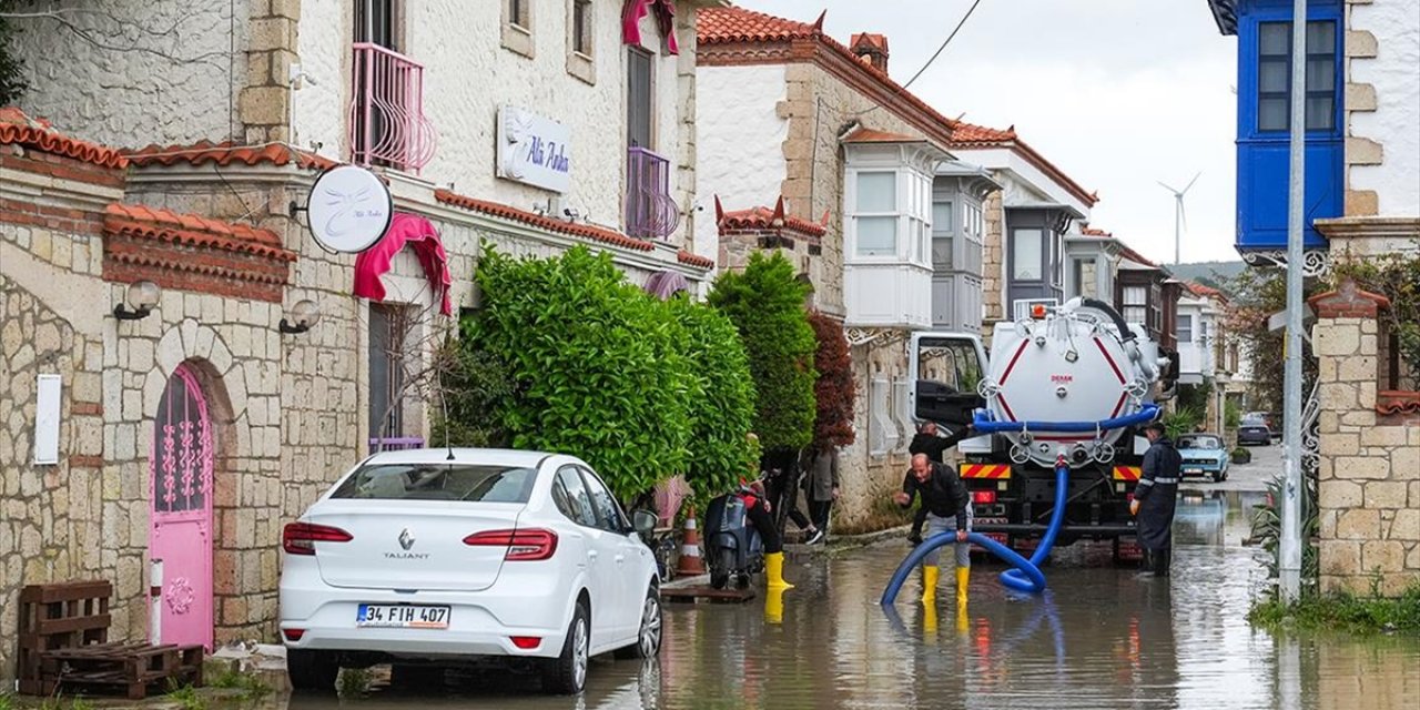 İzmir'de Sağanak Etkili Oldu