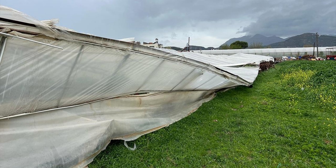 Aydın ve Antalya'da Fırtına Etkili Oldu