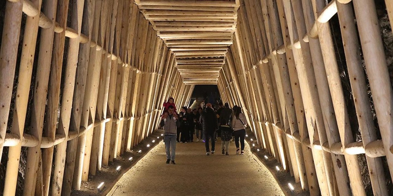 Çankırı'daki Yer Altı Tuz Şehri Bayram Tatilinde Ziyaretçilerle Doldu
