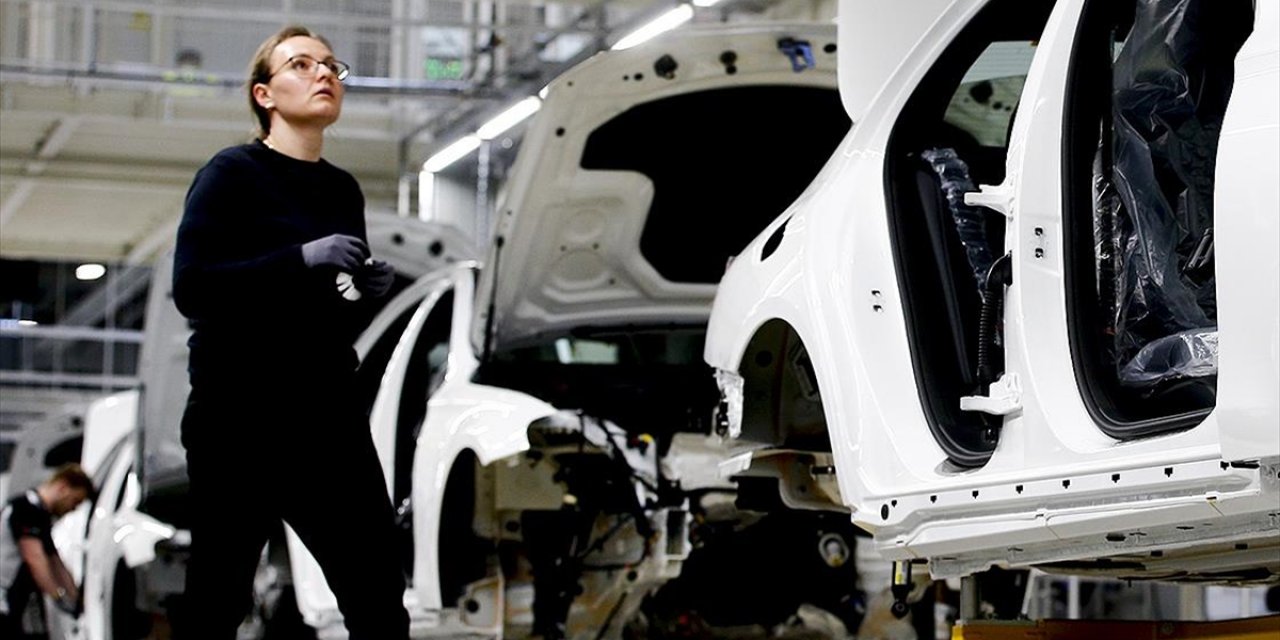 AB'den Otomobil Üreticilerine 458 Milyon Avro Kartel Cezası