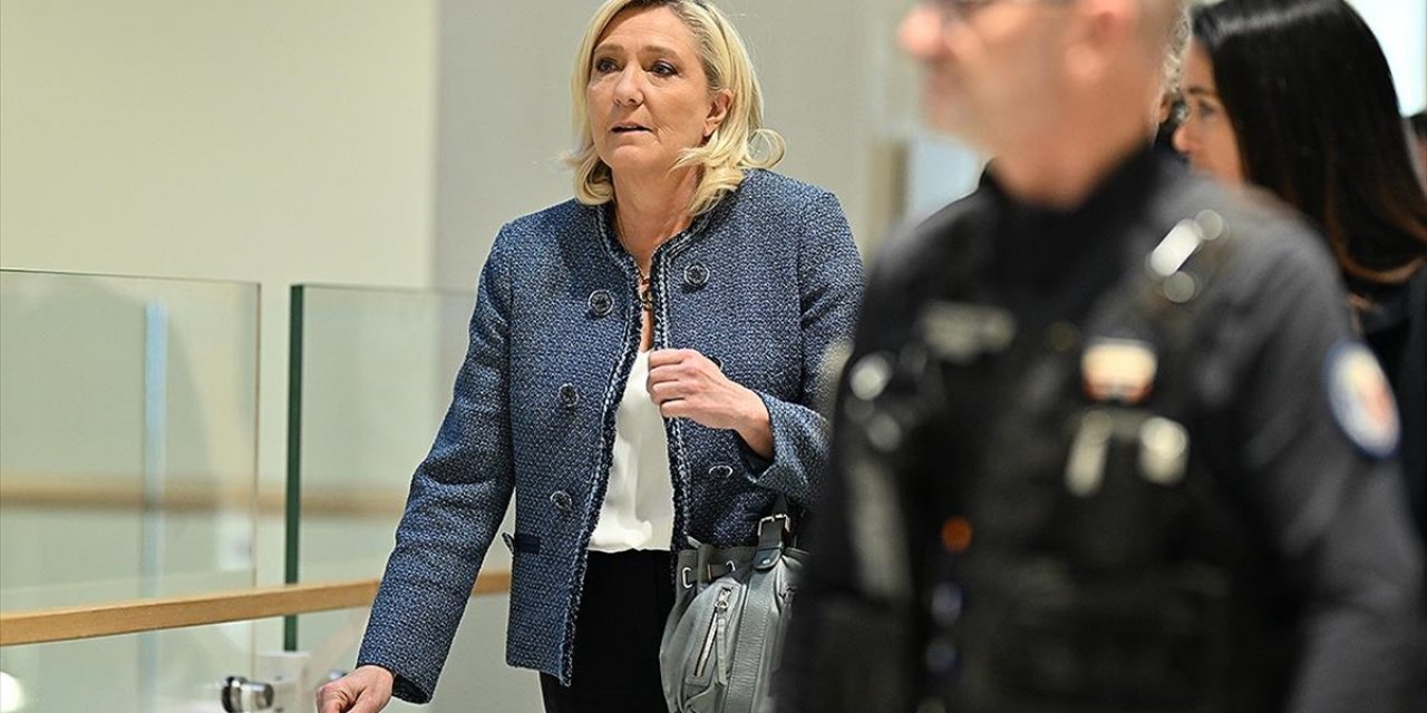 Fransa'da Ulusal Barolar Konseyi, Le Pen'i Suçlu Bulan Yargıca Yönelik Saldırıları Kınadı