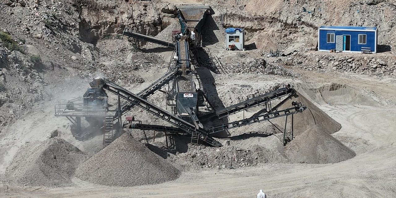 Deprem Enkazı, İnsan Sağlığı ve Çevre Hassasiyetiyle Geri Dönüştürülüyor