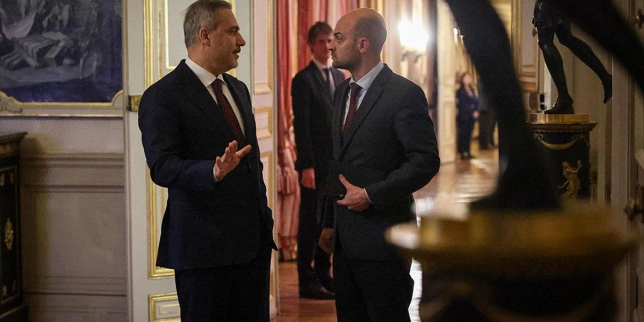 Dışişleri Bakanı Fidan Fransız Mevkidaşı Barrot İle Paris'te Görüştü