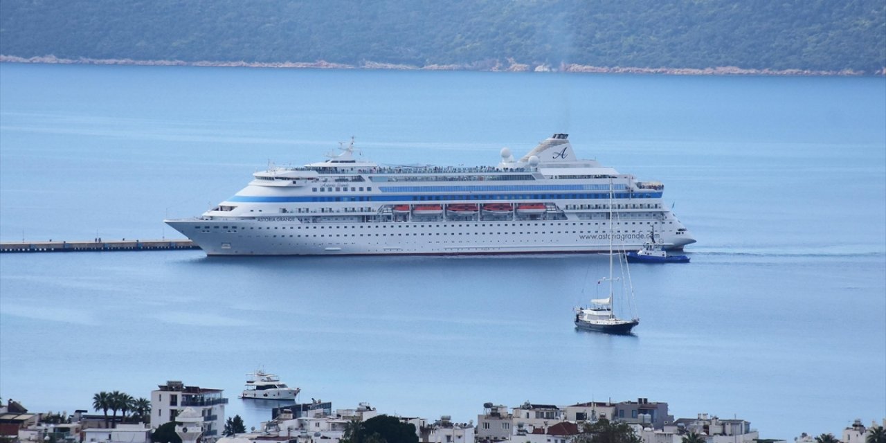 Bodrum'a Sezonun İlk Kruvaziyeri Geldi