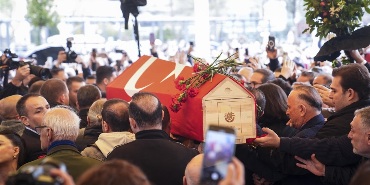 Sanatçı Volkan Konak İçin İstanbul'da Cenaze Töreni Düzenlendi