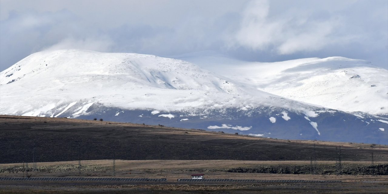 Kars'ın Yüksek Kesimlerinde Kar Etkili Oldu