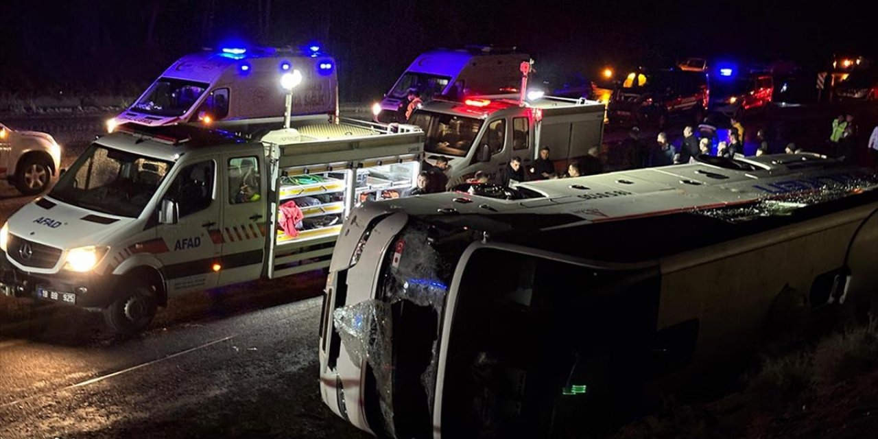 Çankırı'da Devrilen İşçi Servisindeki 23 Kişi Yaralandı