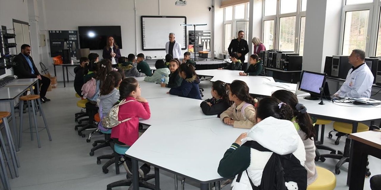 Çocuk Üniversitesi'nde Geleceğin Bilim İnsanları Yetişiyor