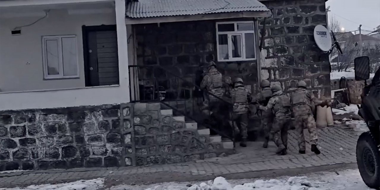 FETÖ'ye Yönelik 27 İldeki Operasyonlarda 73 Şüpheli Yakalandı