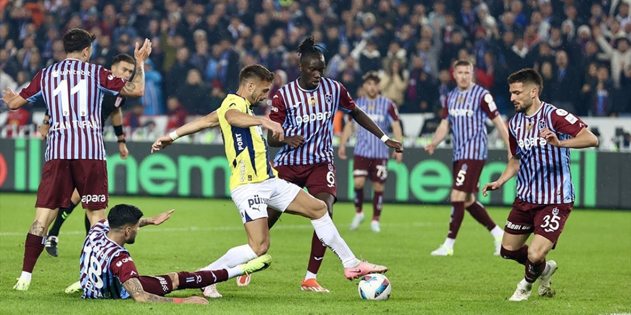 Fenerbahçe, Süper Lig'de Yarın Trabzonspor'u Konuk Edecek
