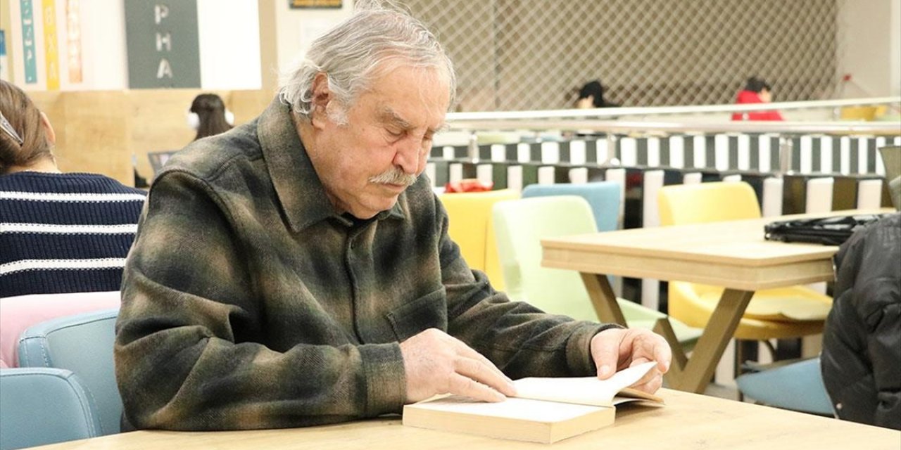 Tekirdağlı Bahattin Amca Kitap Sevgisiyle Çevresine Örnek Oluyor