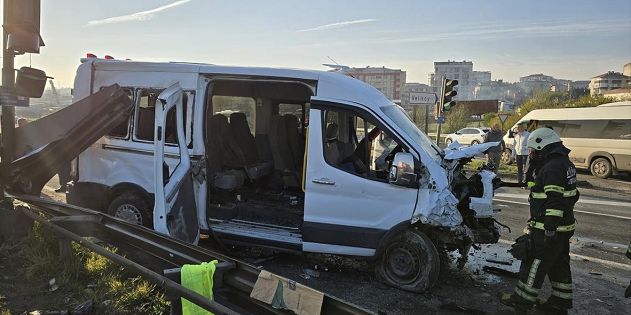 Tekirdağ'da 2 İşçi Servisinin Çarpıştığı Kazada 18 Kişi Yaralandı