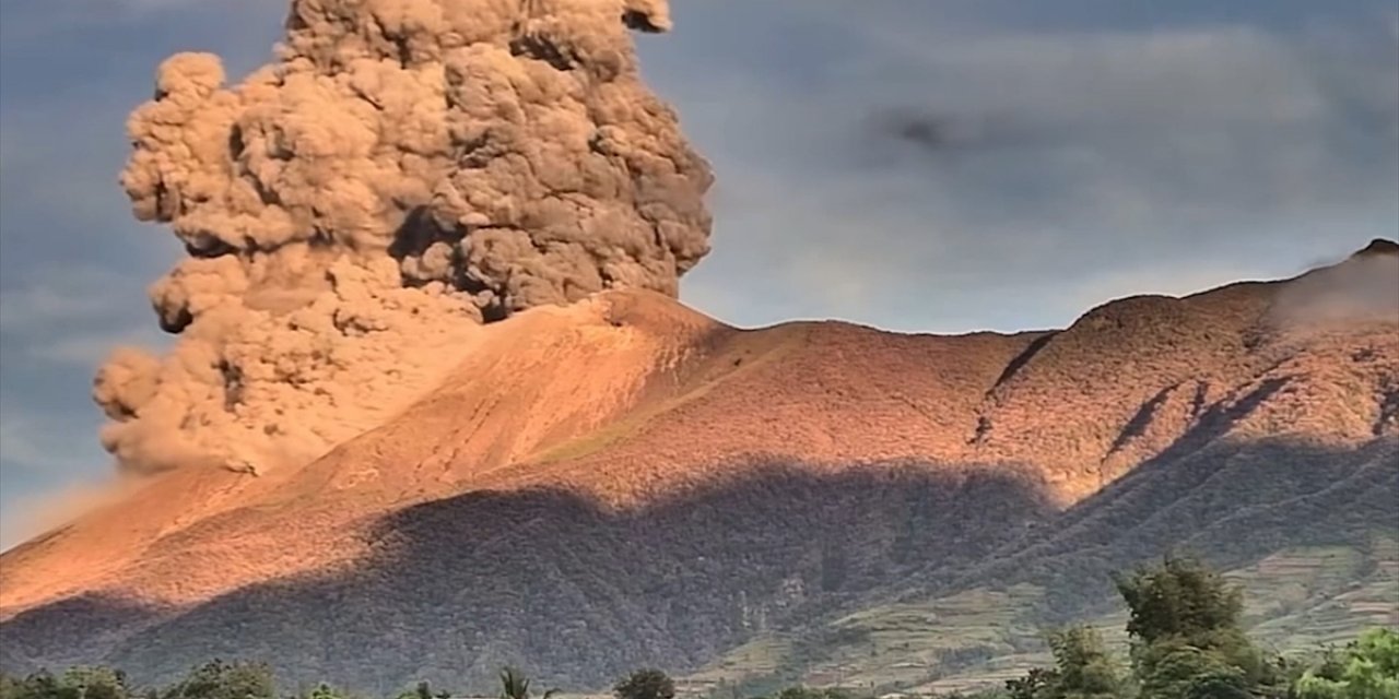 Filipinler'deki Kanlaon Yanardağı'nda Patlama Meydana Geldi