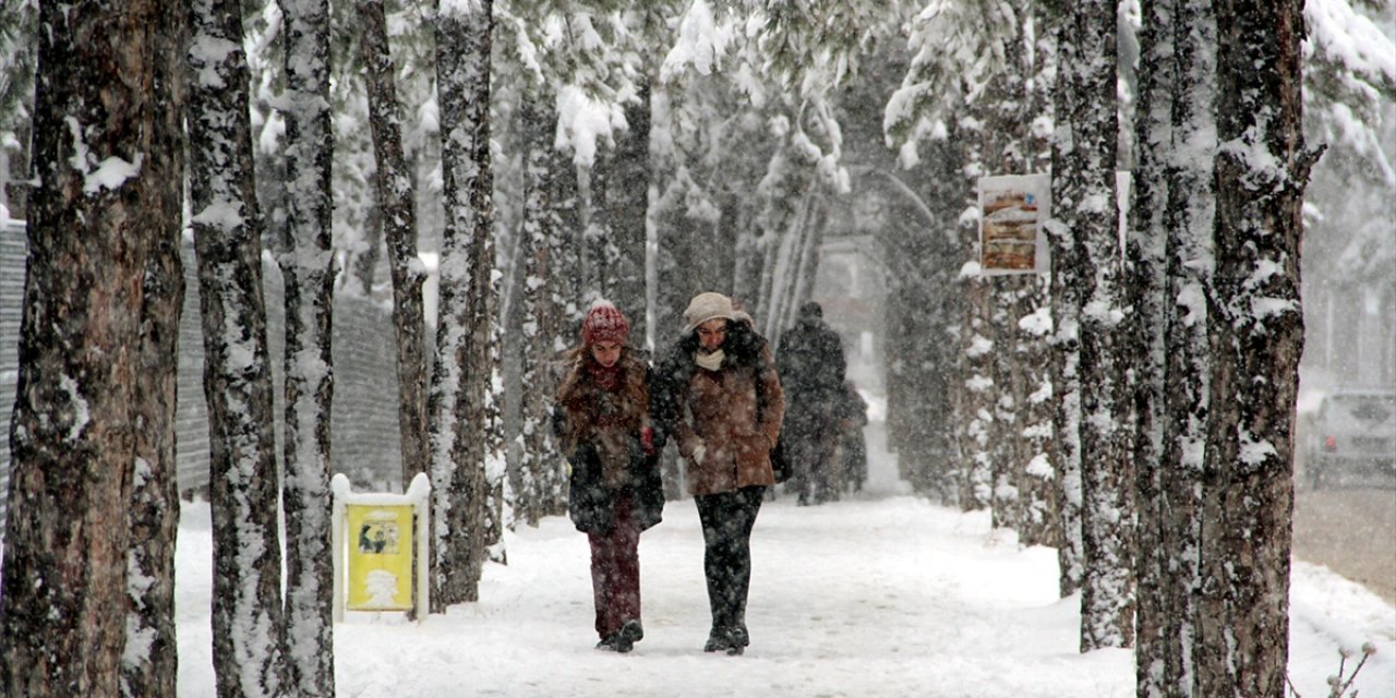 Meteoroloji'den İç Anadolu ve Karadeniz İçin Kuvvetli Yağış ve Yoğun Kar Uyarısı