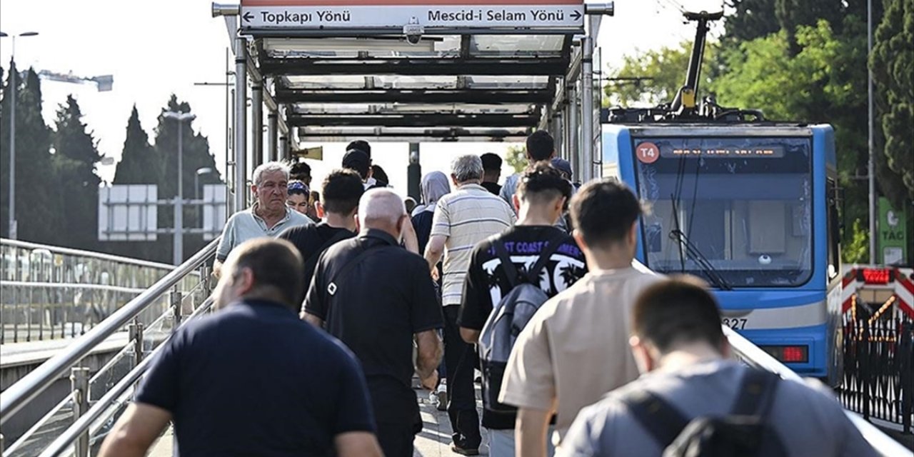 İstanbul'da Bazı Metro ve Tramvay Seferleri Arıza Nedeniyle Aksadı