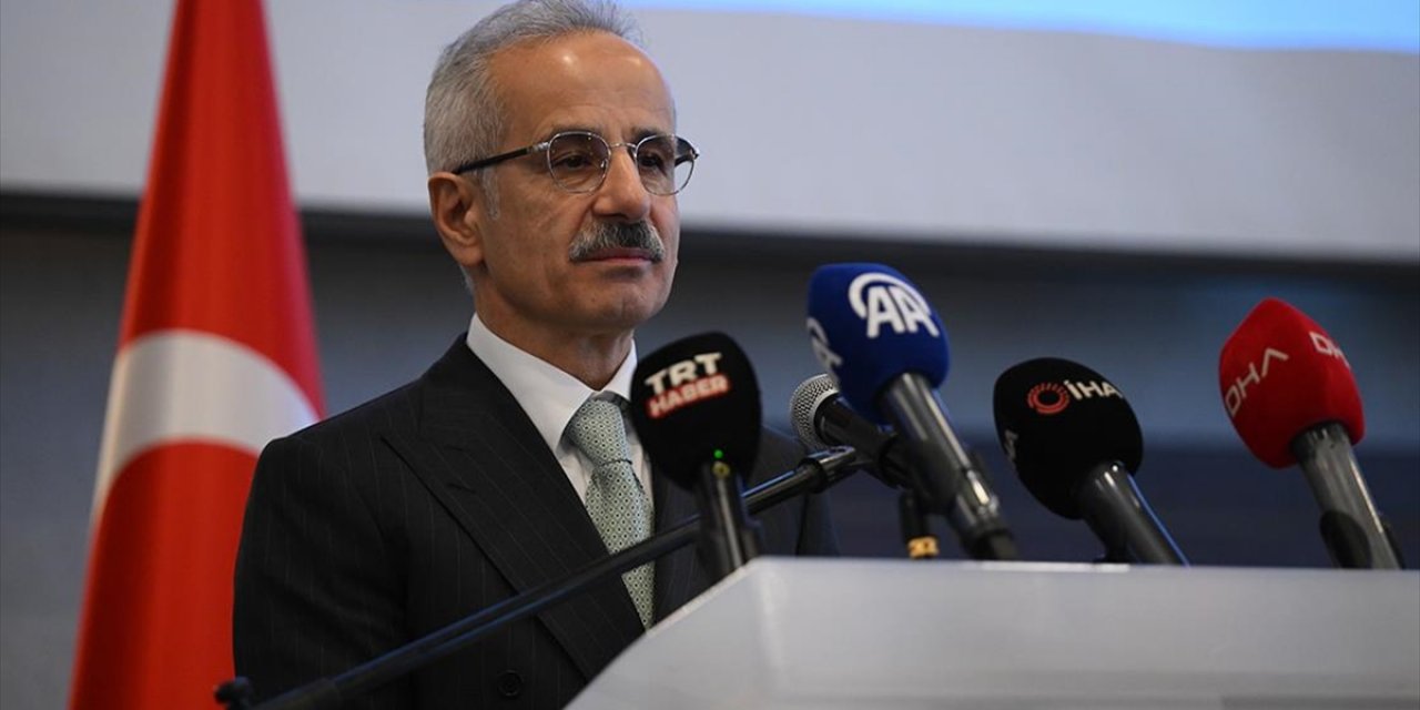 Bakan Uraloğlu, Meta'nın Instagram'da 16 Yaş Altı Kullanıcılara Yönelik Kararını Değerlendirdi